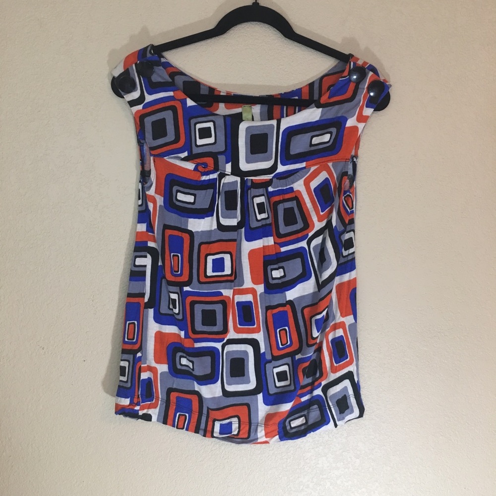 Small graphic print tank with button detail